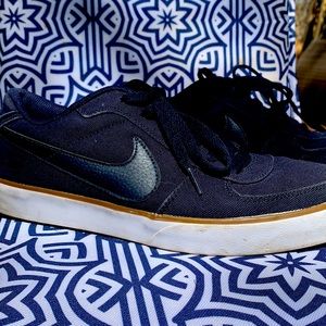Nike Mavrk Canvas Skate Shoe - Navy w/ gum bottom